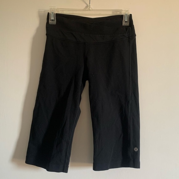 lululemon athletica Pants - Lululemon Athleta Black Cropped Criss Cross Top Flare Leggings size 6 EUC